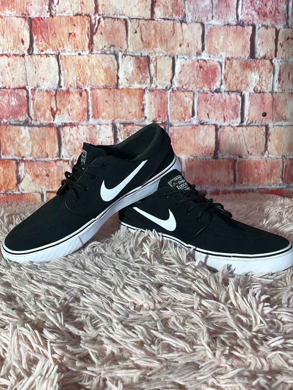 Nike Janoski Men’s Black Sneakers with White Swoosh